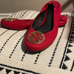 Tory Burch red 🐍 snakeskin ballet flats with gold hardware size 8.5-9